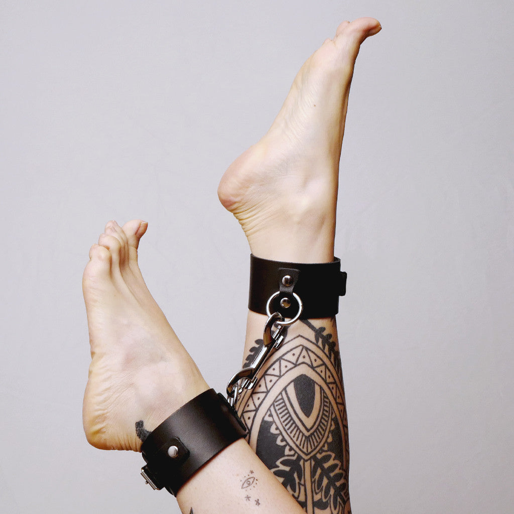 Leather Ankles Collection Rings Black