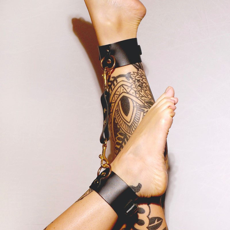 Leather Ankles Collection Rings BLACK & GOLD